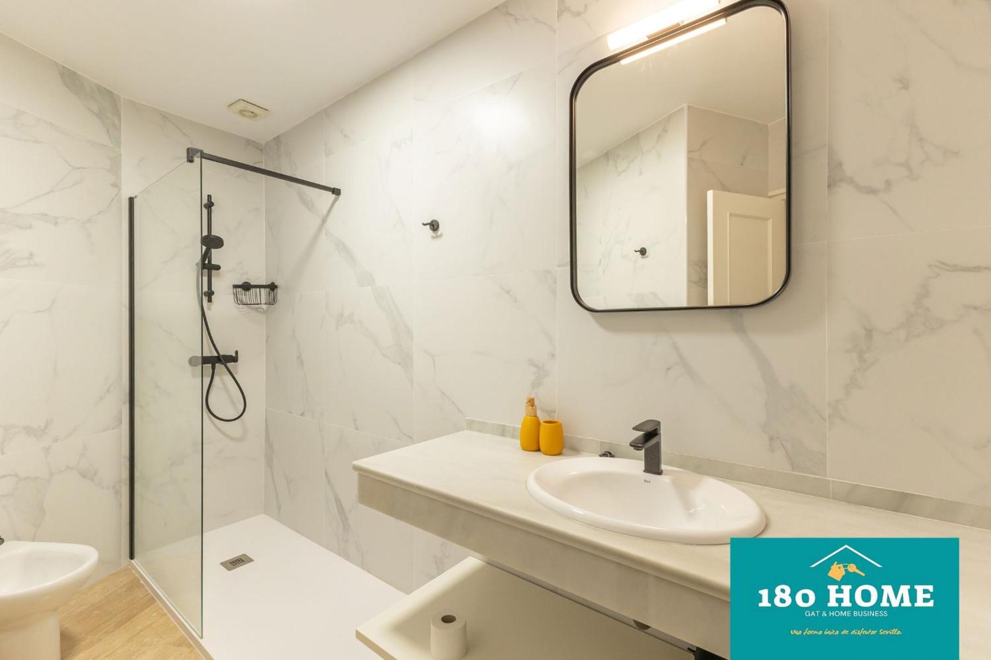 180 Home Goyeneta Luxury Севилья Экстерьер фото